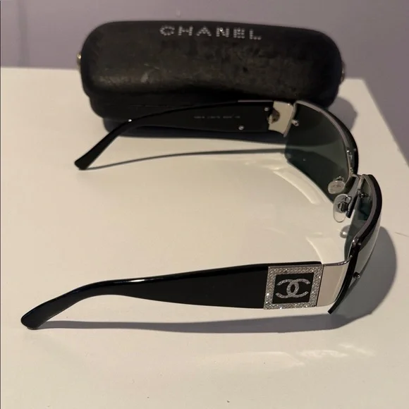 Authentic CHANEL Crystal CC Logo Sunglasses 4095 B Black + case - Picture 2 of 9